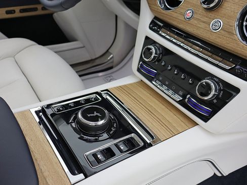 Used 2025 Rolls-Royce Ghost AWD/4WD image 38