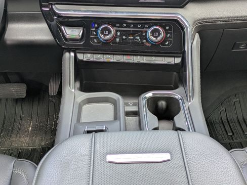 Used 2025 GMC Sierra 2500 Denali w/ Technology Package AWD/4WD image 17