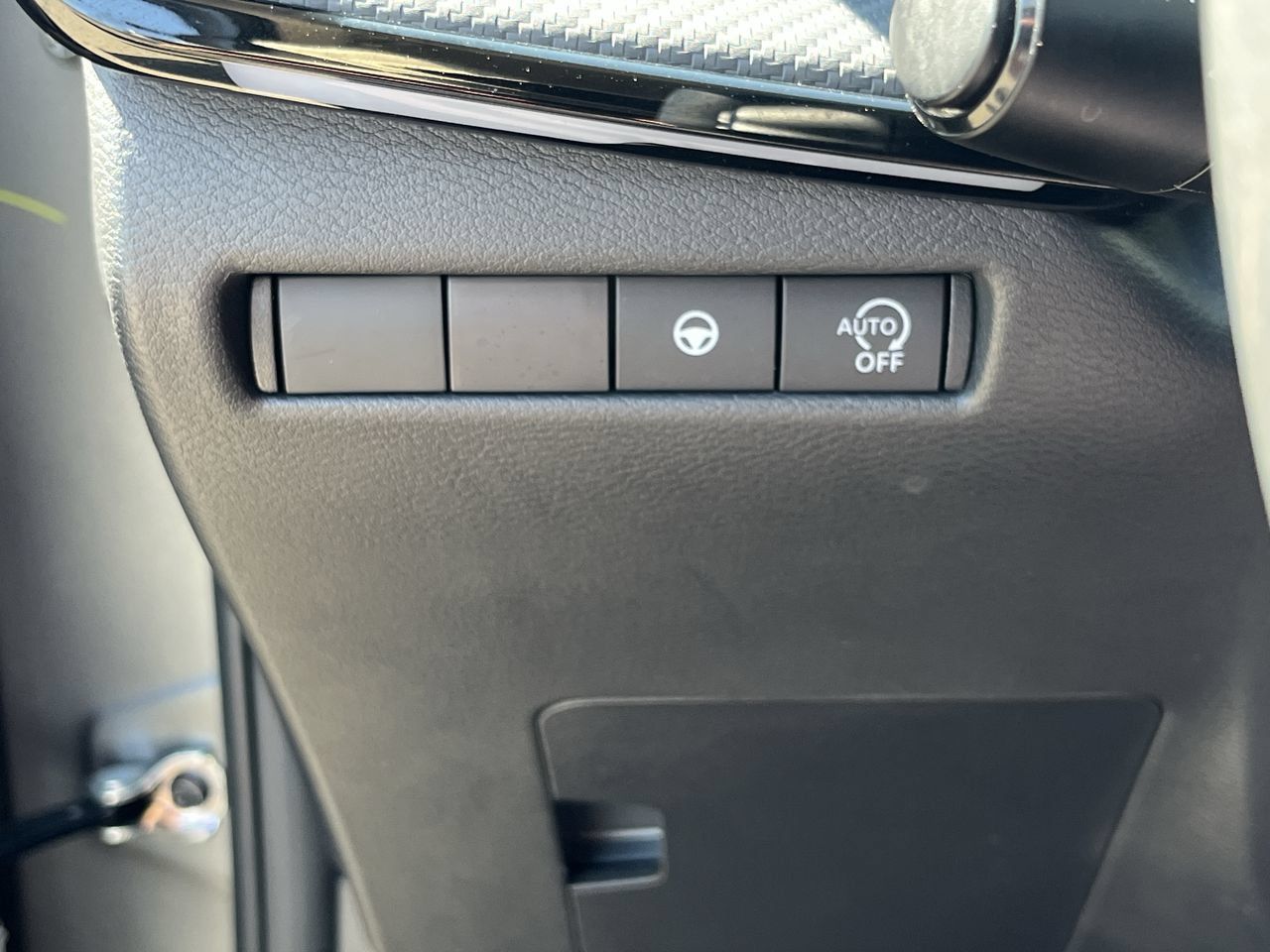 Used 2025 Nissan Kicks SR FWD image 16