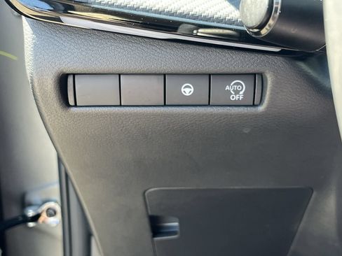 Used 2025 Nissan Kicks SR FWD image 16