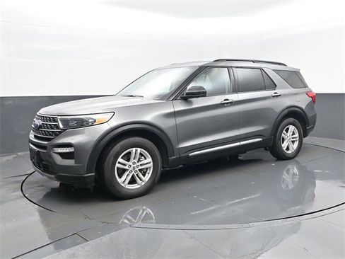 Used 2022 Ford Explorer XLT w/ Equipment Group 202A image 1