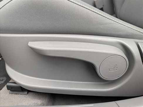 Used 2024 Hyundai Elantra SEL w/ Convenience Package FWD image 11