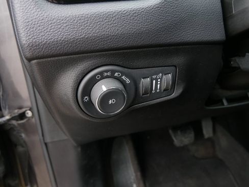 Used 2018 Jeep Compass Limited w/ Navigation Group AWD/4WD image 16