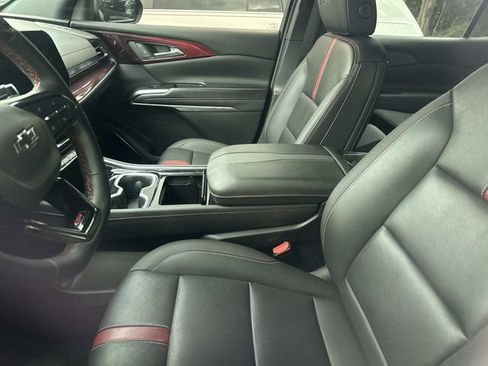Used 2024 Chevrolet Traverse RS FWD image 5