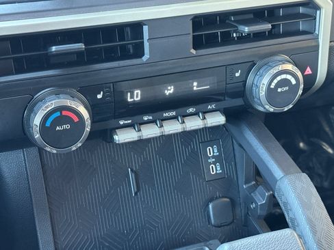Used 2025 Toyota Tacoma TRD Sport AWD/4WD image 21