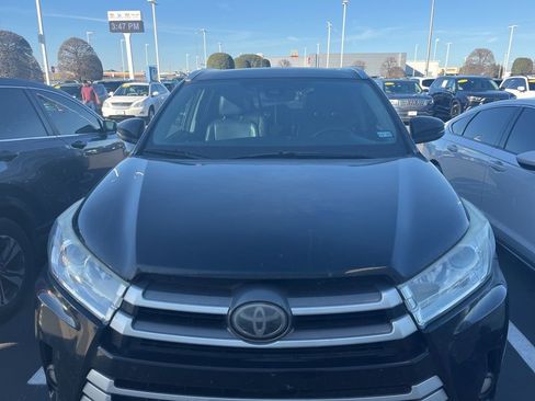 Used 2017 Toyota Highlander XLE image 7