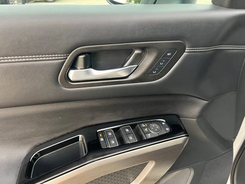 Used 2024 Nissan Pathfinder Platinum image 31