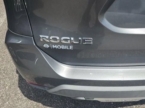 Used 2017 Nissan Rogue S FWD image 17