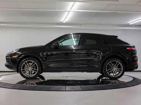 Certified 2023 Porsche Cayenne Platinum Edition image 2