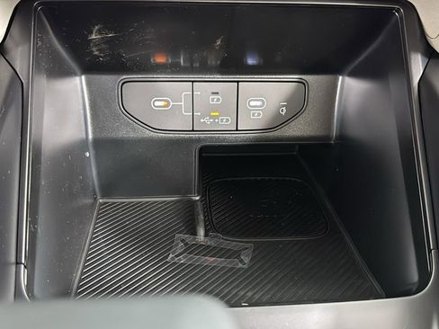 Used 2025 Kia Sorento S image 28