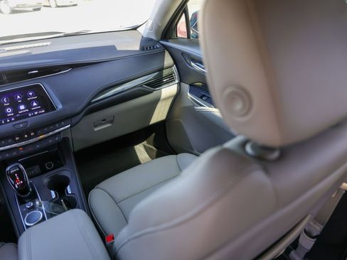 Used 2022 Cadillac XT4 Premium Luxury w/ Technology Package image 27