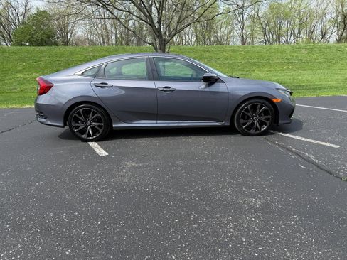 Used 2019 Honda Civic Sport image 2