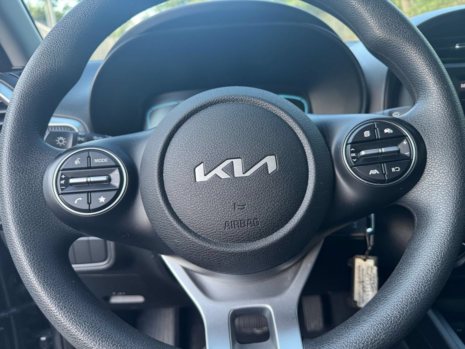 Used 2025 Kia Soul LX w/ LX Technology Package FWD image 26
