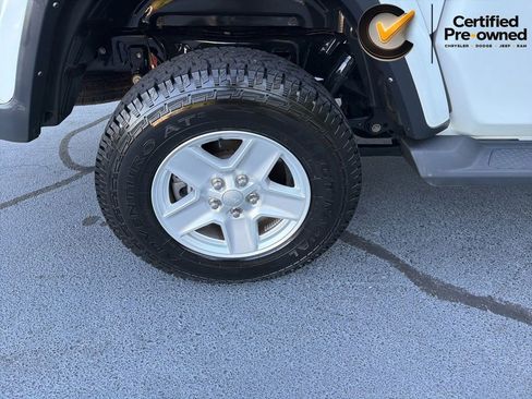Used 2022 Jeep Gladiator Sport AWD/4WD image 19