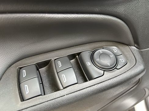 Used 2023 Chevrolet Equinox LT w/ Driver Convenience Package image 16