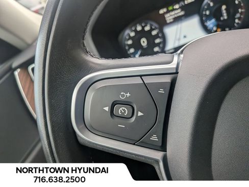 Used 2021 Volvo XC60 T5 Momentum image 26