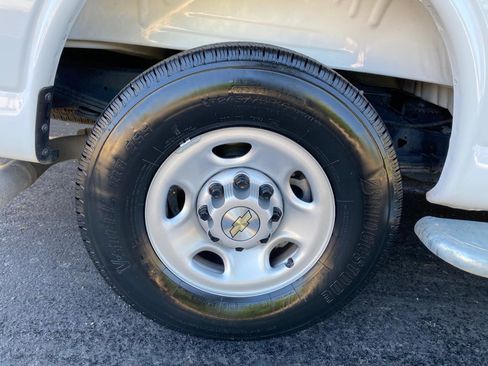 Used 2025 Chevrolet Express 2500 w/ Driver Convenience Package RWD image 15