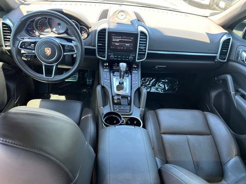 Used 2017 Porsche Cayenne S AWD/4WD image 18