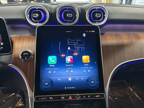 Used 2025 Mercedes-Benz GLC 300 4MATIC image 16