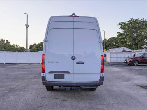 Used 2025 Mercedes-Benz Sprinter 2500 image 7