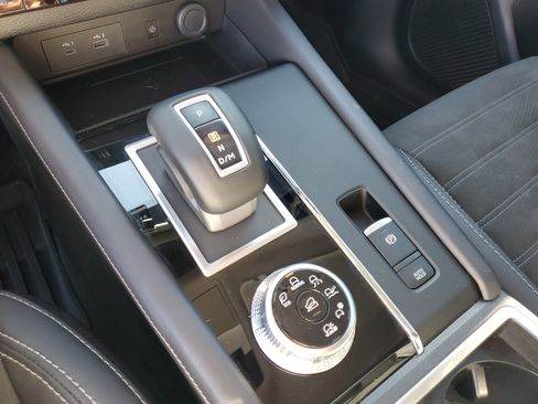 Used 2024 Mitsubishi Outlander AWD image 31