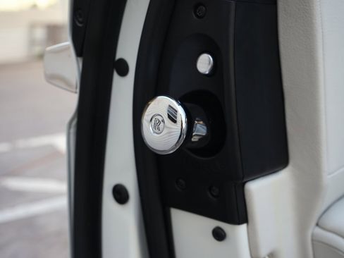 Used 2016 Rolls-Royce Ghost image 28