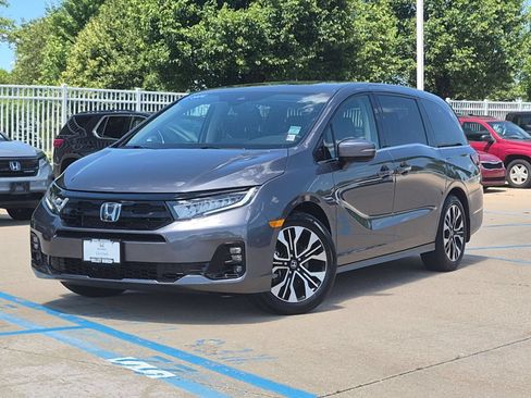 Used 2025 Honda Odyssey Elite image 2