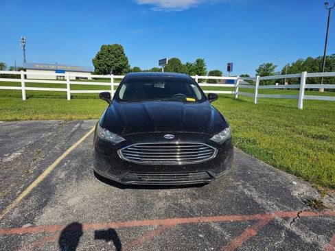 Used 2020 Ford Fusion SE FWD image 2