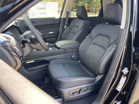 New 2026 Nissan Pathfinder SV w/ SV Premium Package image 17