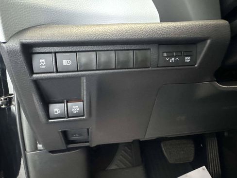Used 2026 Toyota Sienna LE FWD image 19