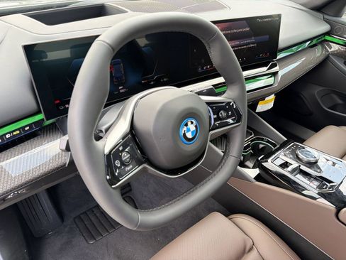 New 2027 BMW i5 eDrive40 w/ Premium Package RWD image 14