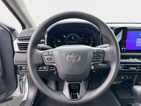Used 2025 Toyota Camry LE image 22