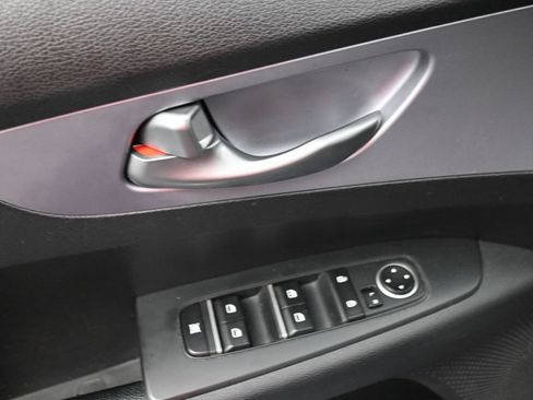 Used 2022 Kia Forte LXS FWD image 6