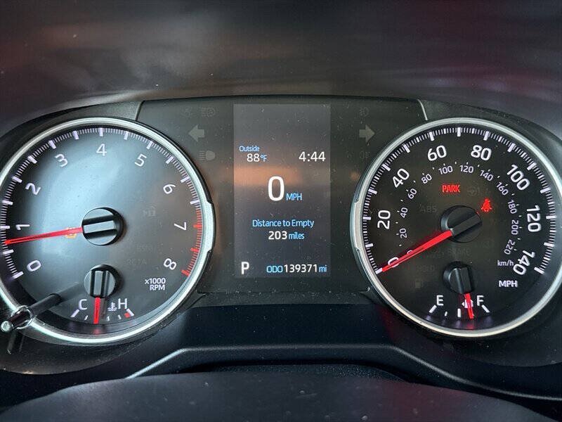Used 2021 Toyota RAV4 LE AWD/4WD image 26