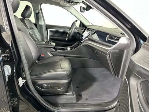 Used 2023 Jeep Grand Cherokee 4WD 4xe w/ Luxury Tech Group II image 28