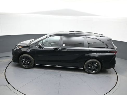 New 2026 Toyota Sienna XLE Woodland Edition image 43