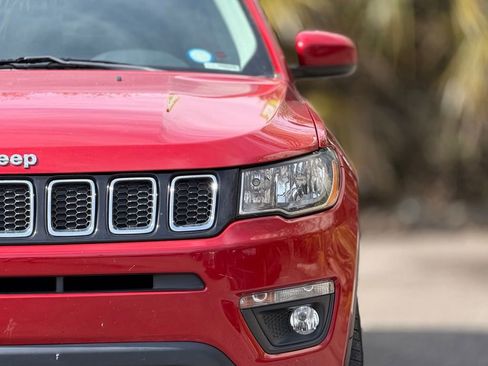 Used 2018 Jeep Compass Latitude FWD image 5