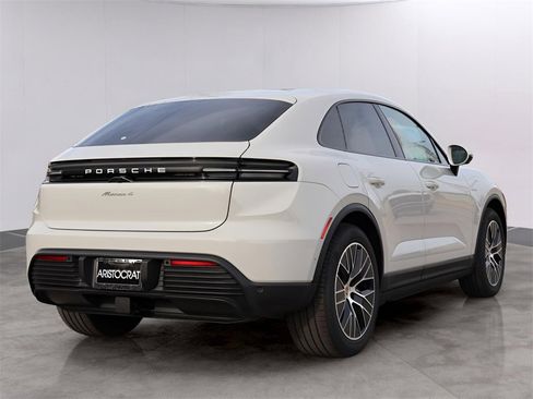 New 2026 Porsche Macan 4 Electric image 8