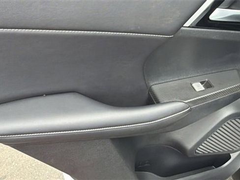 Used 2024 Mitsubishi Outlander 4WD Plug-In Hybrid image 16