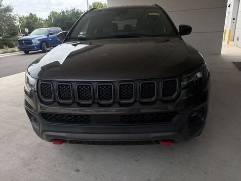 Used 2023 Jeep Compass Trailhawk AWD/4WD image 11