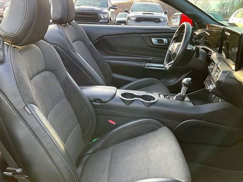 Used 2024 Ford Mustang Convertible image 22