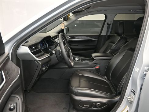 Used 2023 Jeep Grand Cherokee 4WD 4xe image 13