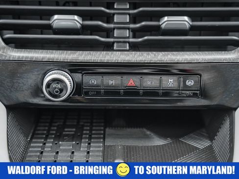 Certified 2025 Ford Explorer Platinum w/ Ultimate Package image 28