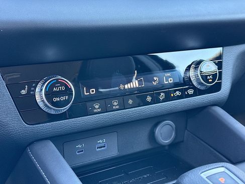 New 2025 Mitsubishi Outlander ES image 10