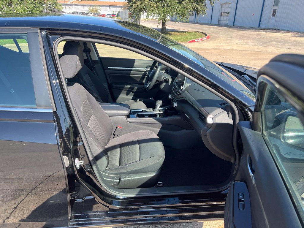 Used 2023 Nissan Altima 2.5 SV FWD image 19