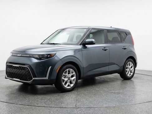 Used 2025 Kia Soul LX w/ LX Technology Package image 3