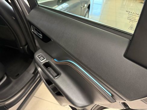 Used 2017 Jaguar F-PACE Prestige image 18