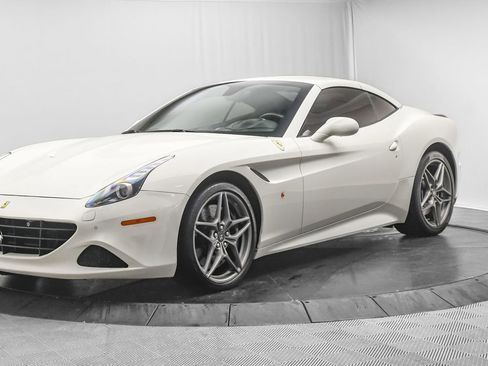 Used 2016 Ferrari California T image 57
