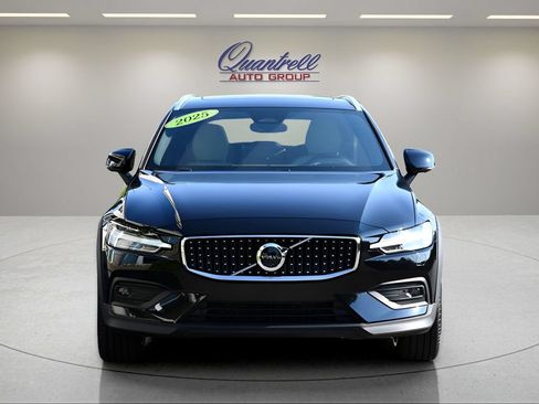 Certified 2025 Volvo V60 B5 Cross Country Ultra AWD/4WD image 9