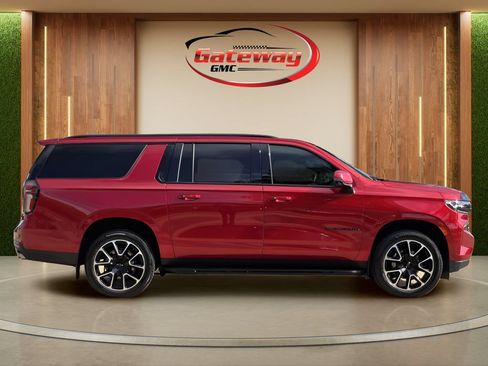 Used 2023 Chevrolet Suburban RST w/ Sport Performance Package AWD/4WD image 4